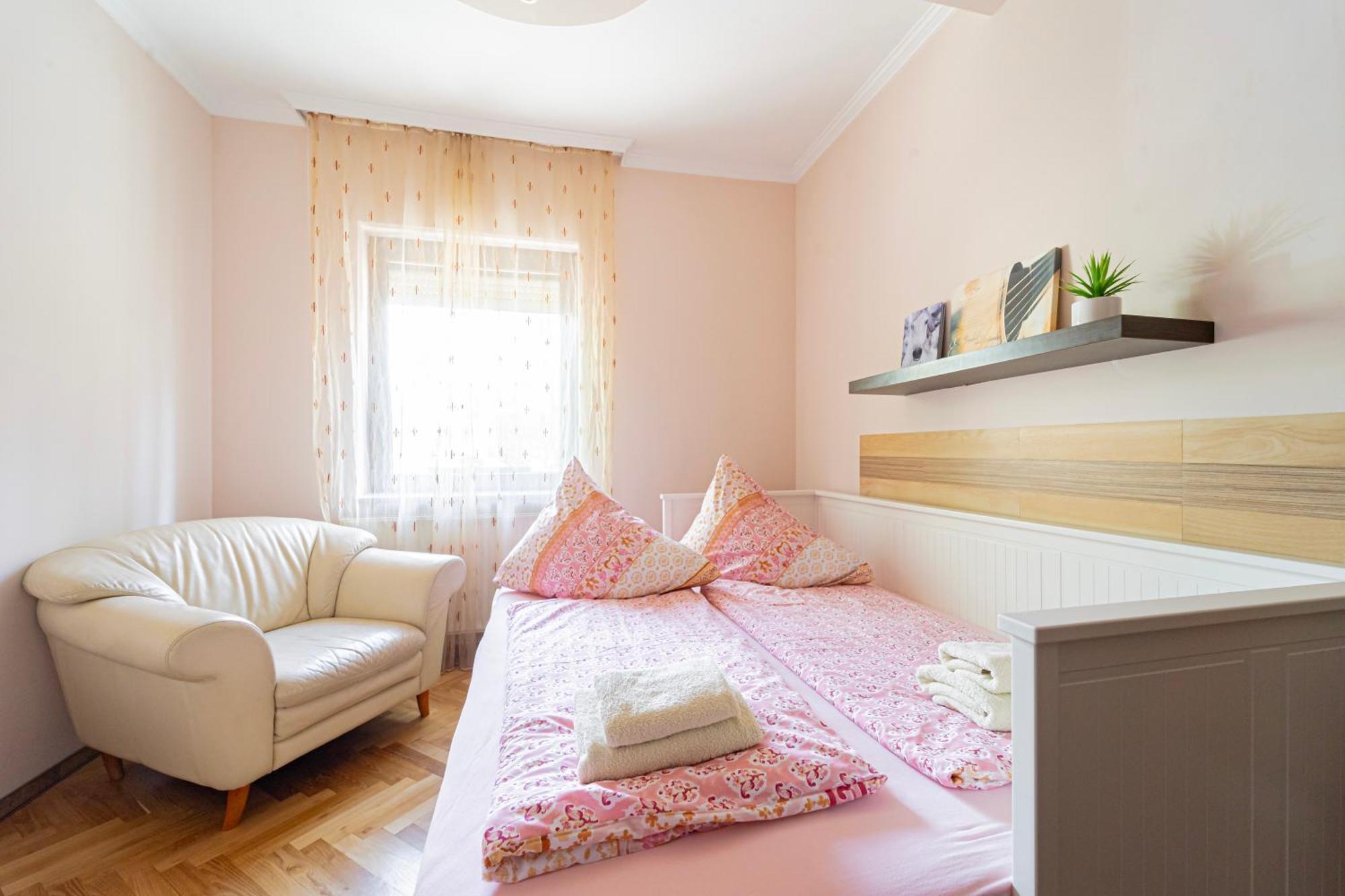 B48 Bigflat - Kenyelem 130 M2 En Villa Törökbálint Eksteriør bilde